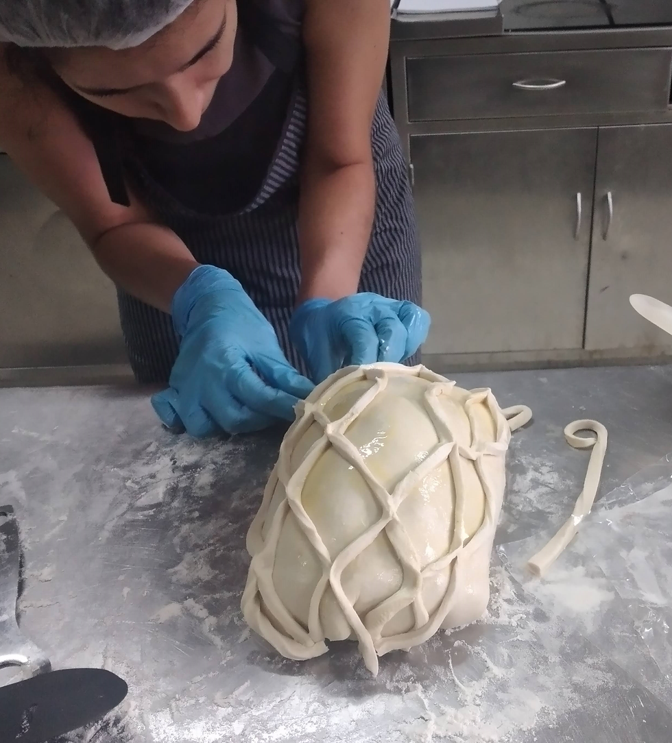 Миниатюра: Participante realizando un lomito Wellington Curso Intensivo de Cocina para Novatos