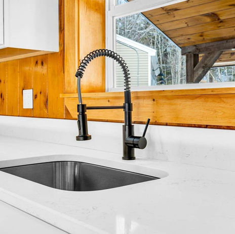 Black Pull Down Kitchen Faucet set in Quartz Countertop