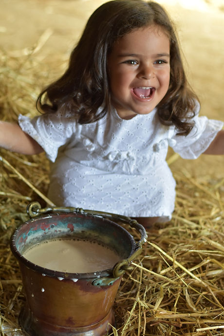 pelle liscia, latte di bufala, idratazione, bambina che sorride, Le Viee', viso, bellezza