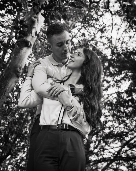 Photo de couple dans le Parc du château de la Neuenbourg à Guebwiller par C Mary Photographie