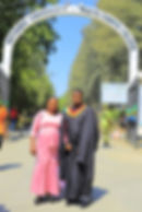 Daudi und seine Mutter Asha bei seiner Graduierung