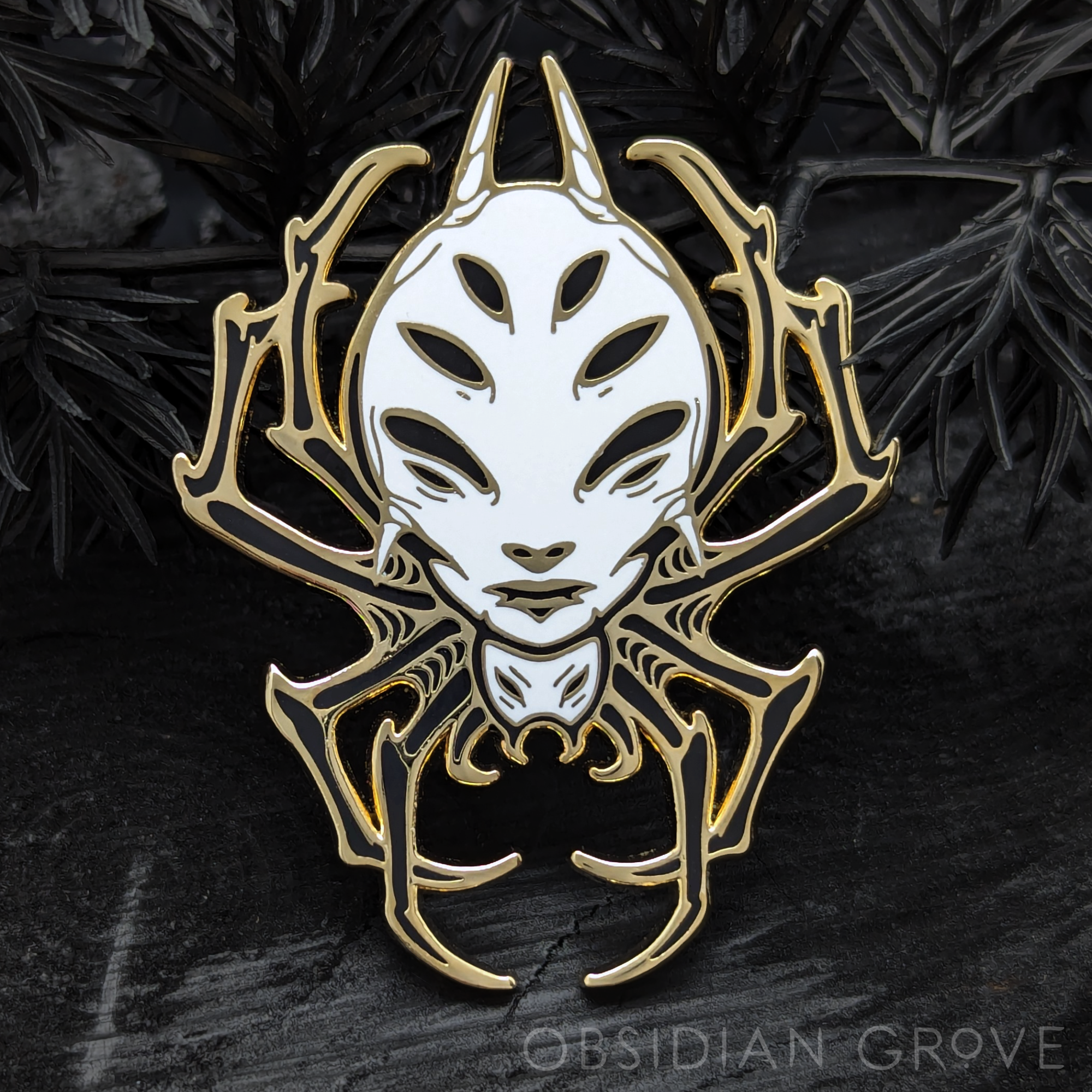 Mannequin Spider Pin