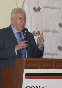 Entrega de Presea Lic. Luis Hernández Palacios Mirón
