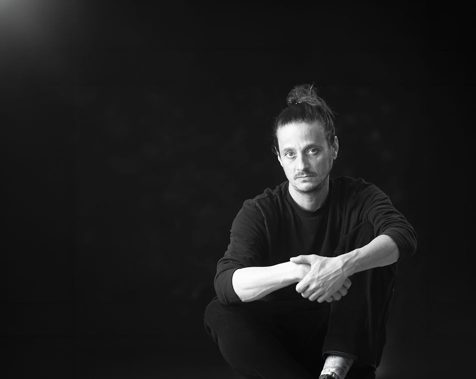 b&w_New Noam_Main Pic_4.jpg