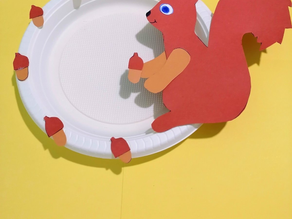 Σκιουράκι με βελανίδια