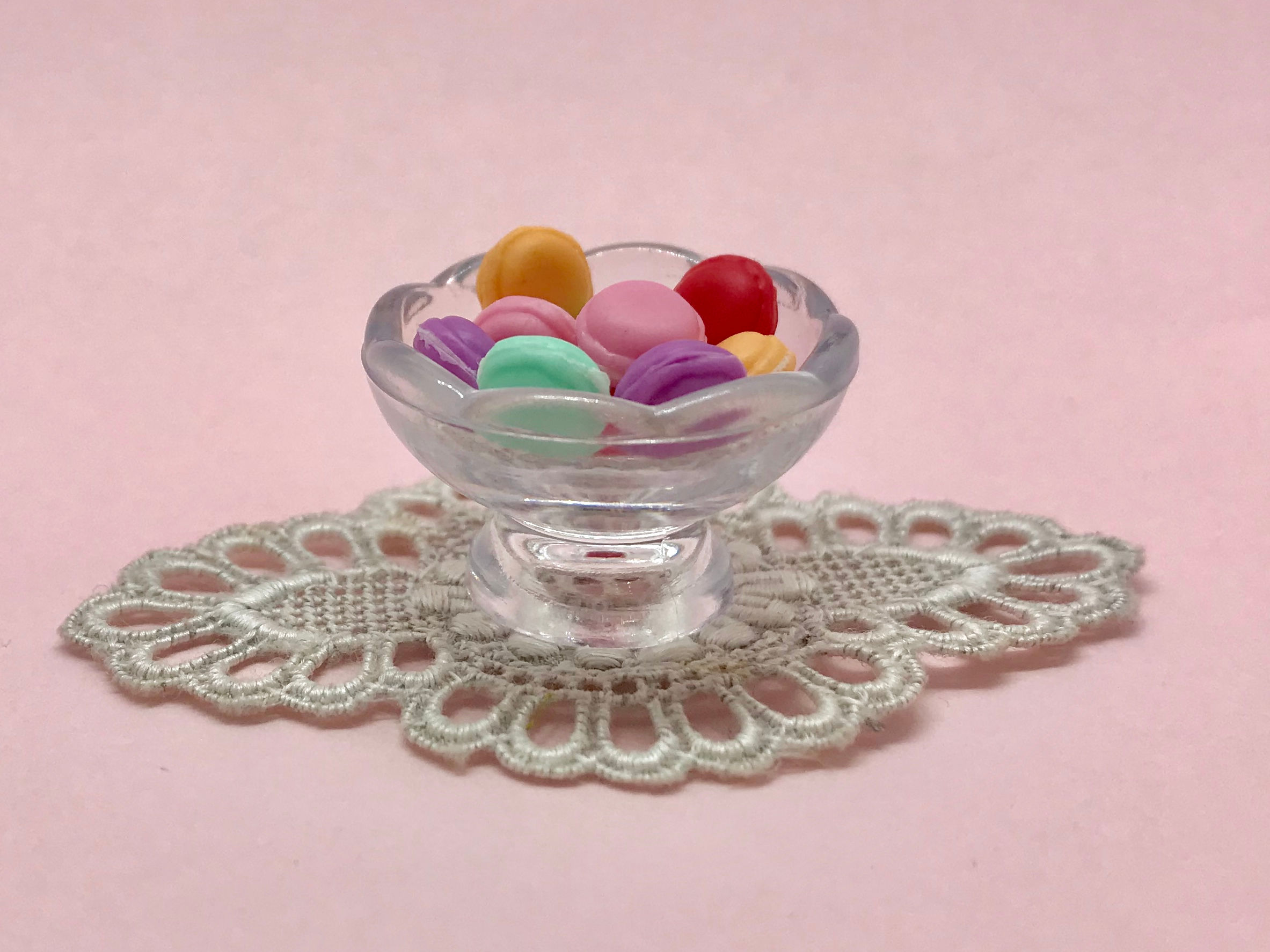 Coupe macarons miniature, patisserie 1/2 maison de poupée