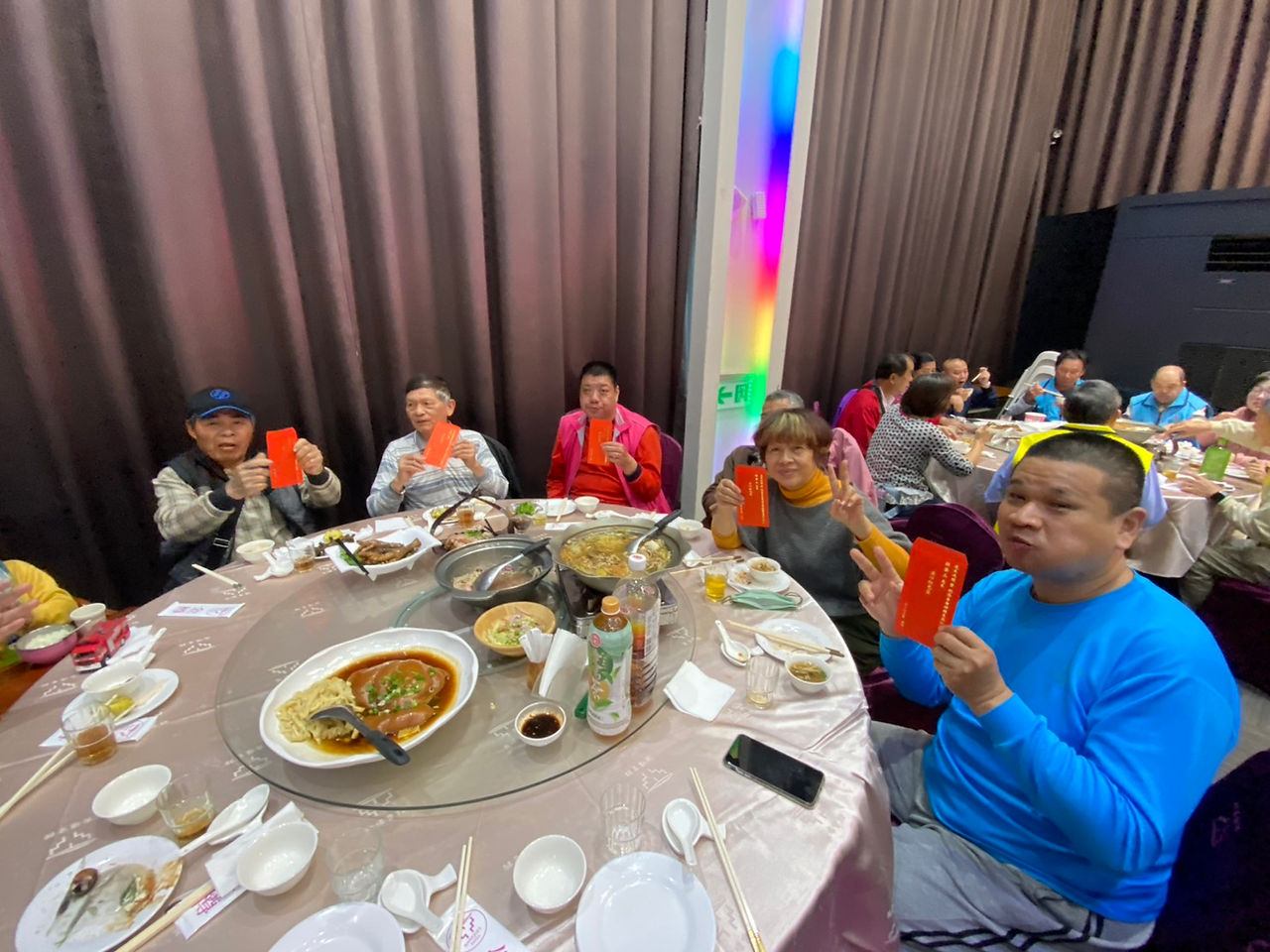 宜蘭肢體障礙協會2025聯誼尾牙現場林榮三基金會現場發放紅包