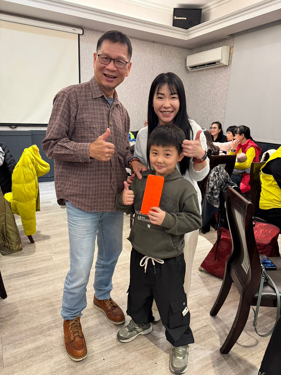 志工尾牙聯歡餐會公益夥伴到場祝福，傳遞溫暖紅包
