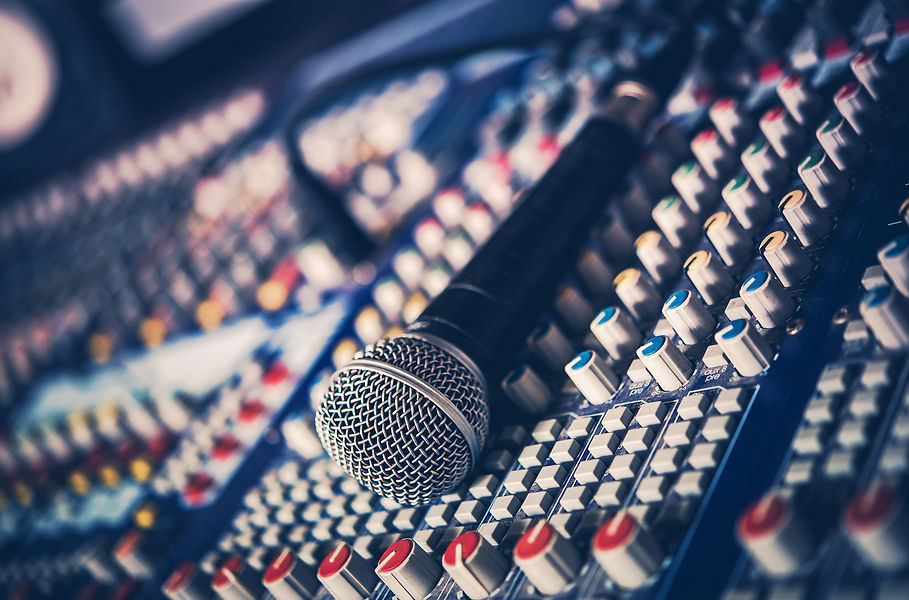 microphone-and-audio-mixer-PZ9UNB5.jpg