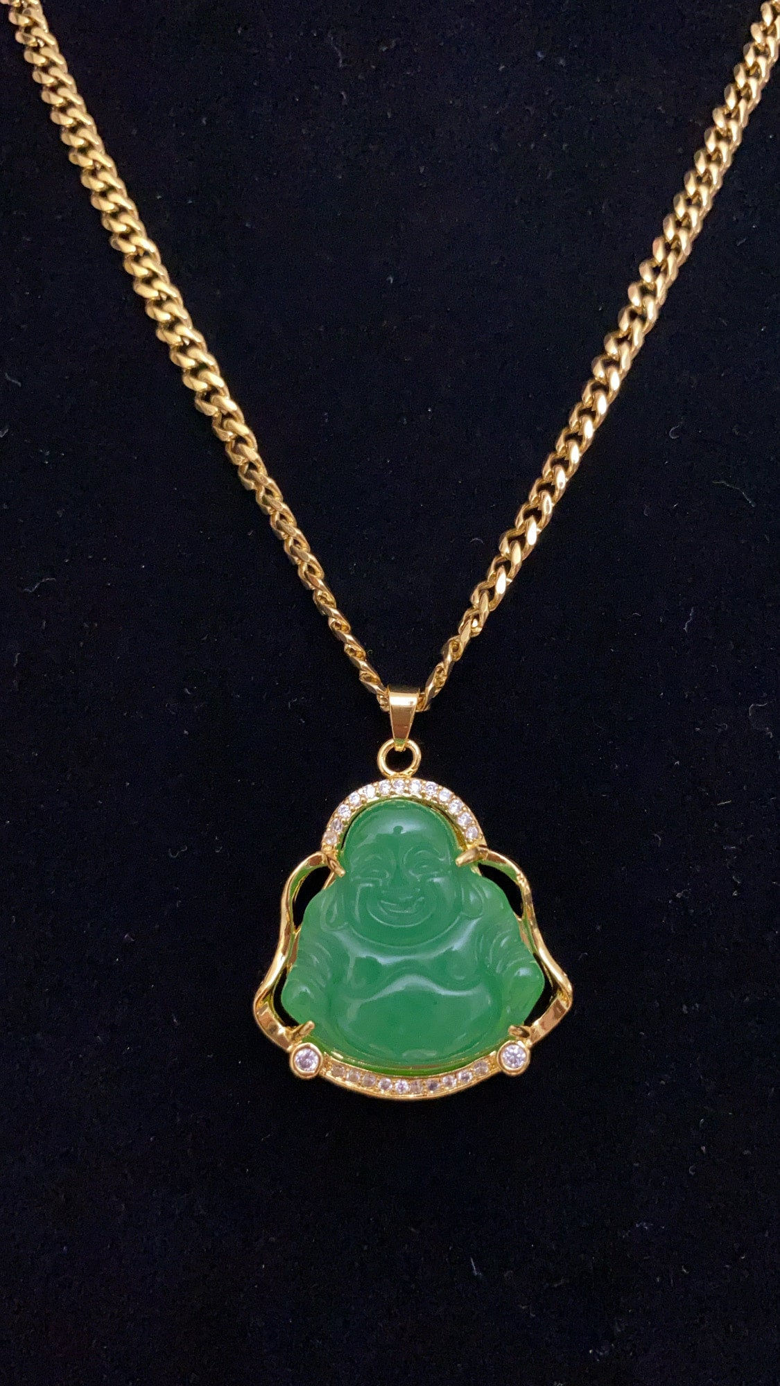 GOOD LUCK JADE BUDDAH 18” GOLD CHAIN / BUDDHA DE LA BUENA SUERTE EN JADE 18”