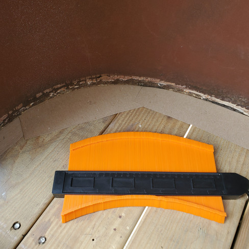 flooring molding tool with corner template