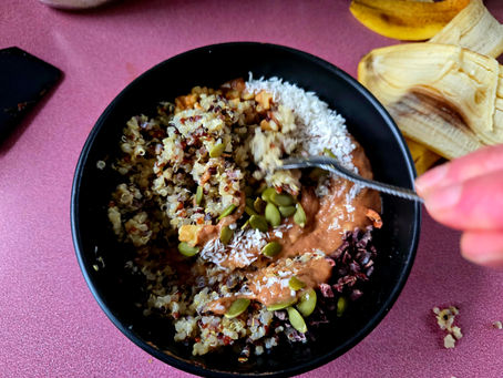 BREAKFAST BOWL THAT IS SUPER HEALTHY BUT TASTES LIKE DESSERT