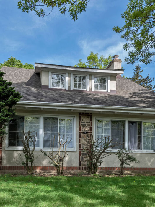 Front exterior of charming 4-bedroom colonial rental home at 211 Kenilworth Road Ridgewood NJ with mature landscaping and classic curb appeal