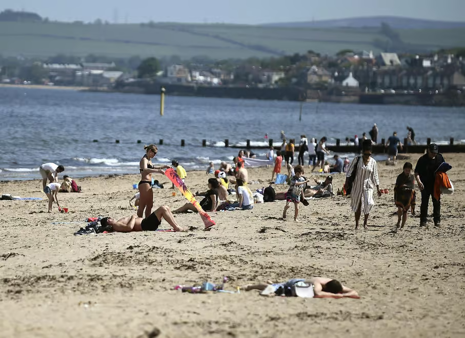 The sun shines on Portobello, as it usually does (Picture: Lisa Ferguson)