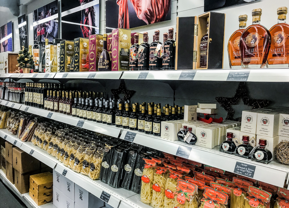 Pasta, Balsamico, Olivenöl, Grappa, Liquöre und vieles mehr...