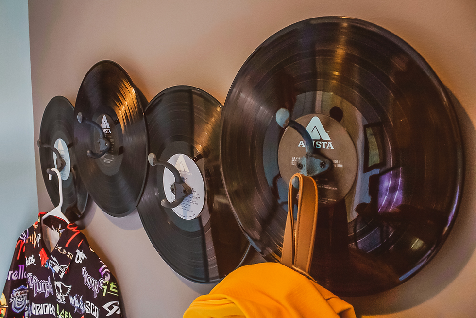 Thumbnail: BARRY MANILOW - record hanger