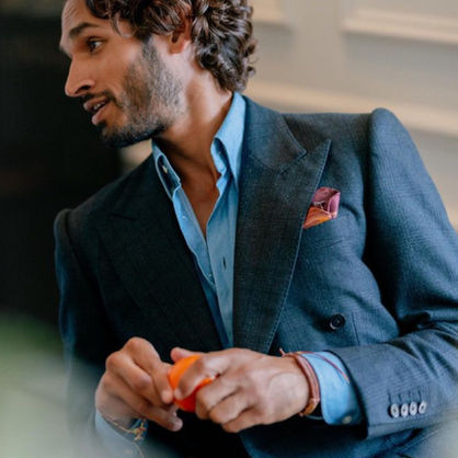 The elegant style for tailored suits, jackets, blazers... matching your morphology.