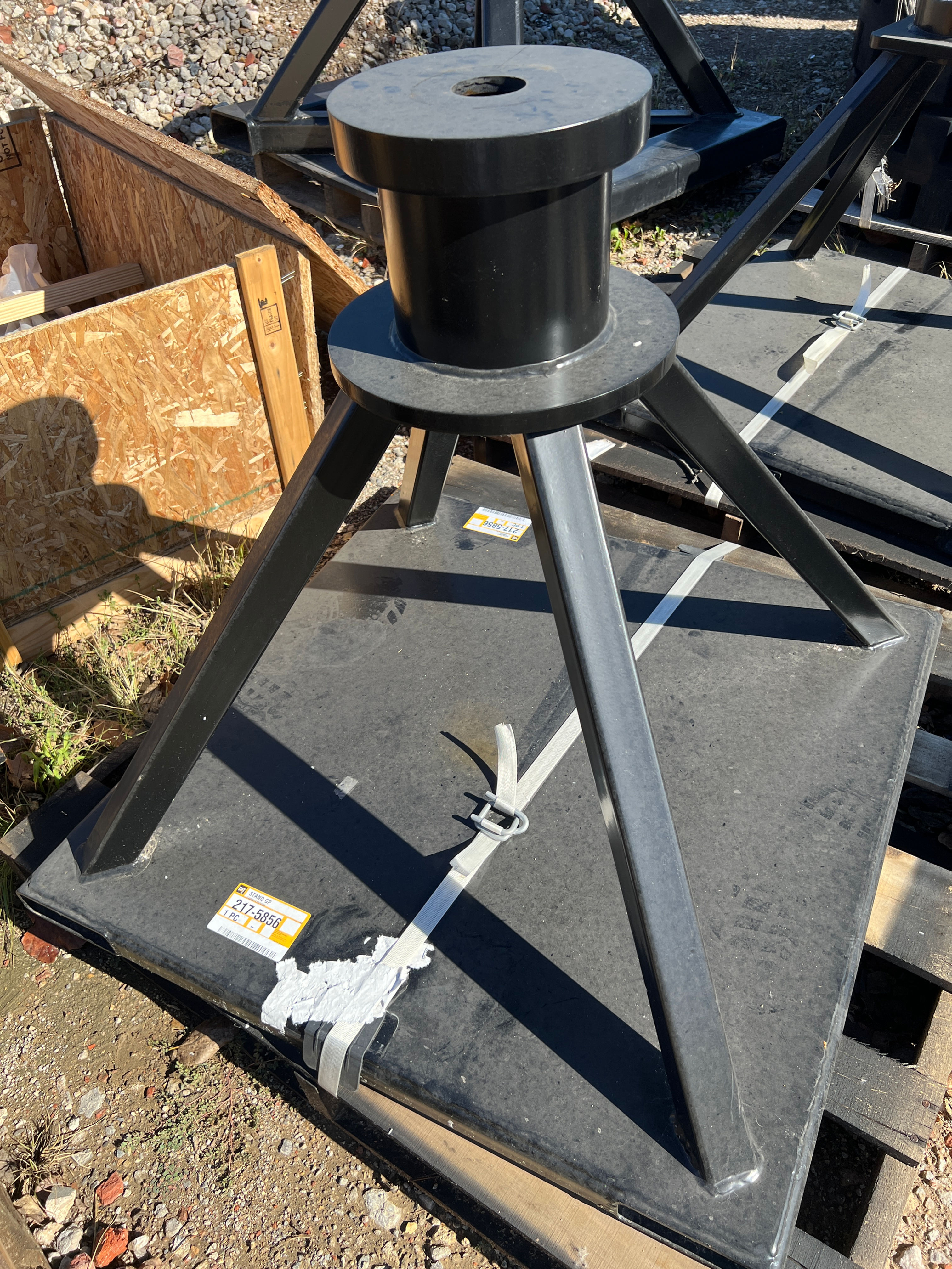 170-1761 - PLATE STEEL STANDS