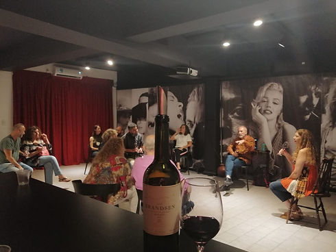 en una charla.jpeg
