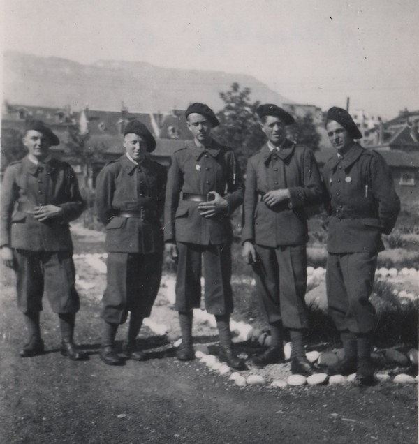 Armée de terre - INSIGNE A IDENTIFIER ??? 159 RI INFANTERIE ETOILE ECLAIREUR ?? 1939 Armée de terre - INSIGNE A IDENTIFIER ??? 159 RI INFANTERIE ETOILE ECLAIREUR ?? 1939