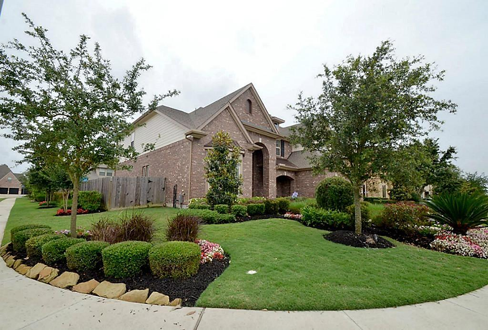 The Pros and Cons of Corner Lots