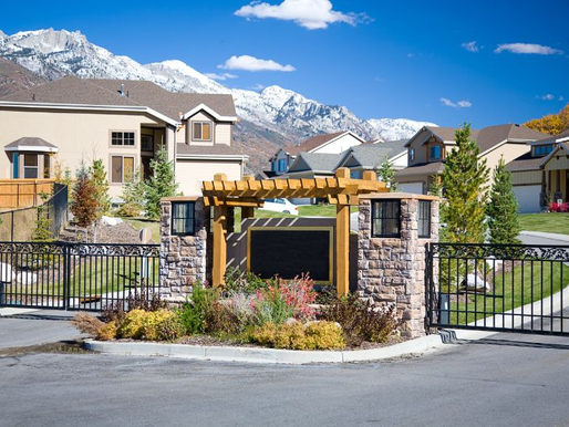 Gated Community vs Open Neighborhood