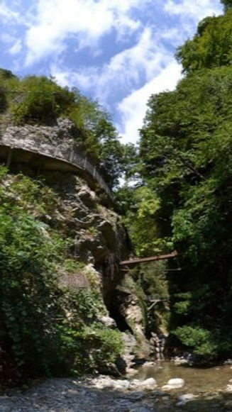 Valle-delle-Cartiere_edited.jpg