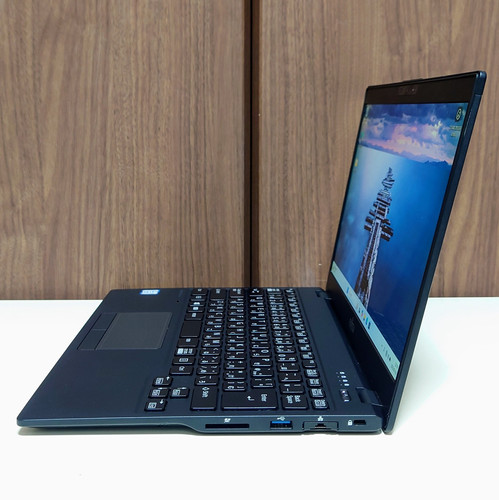 FUJITSU LIFEBOOK Corei5 メモリ8GB M.2 NVMe SSD512GB 薄型