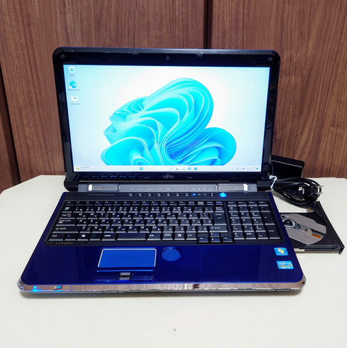 FUJITSU LIFEBOOK Corei7 メモリ16GB SSD512GB ブルーレイ