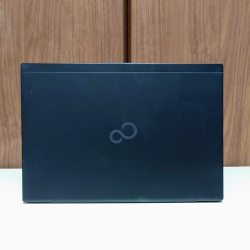 FUJITSU LIFEBOOK Corei5 メモリ8GB M.2 NVMe SSD512GB 薄型