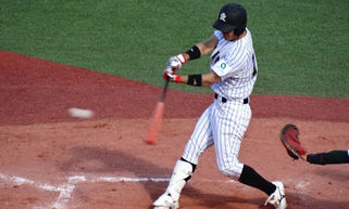 大阪桐蔭高校卒業後は亜細亜大学でプレー