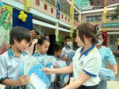 Hoạt động của Venus Academy trong việc tặng quà cuối năm học 2024 - 2025 và học bổng cho học sinh tiểu học năm học 2025 - 2026