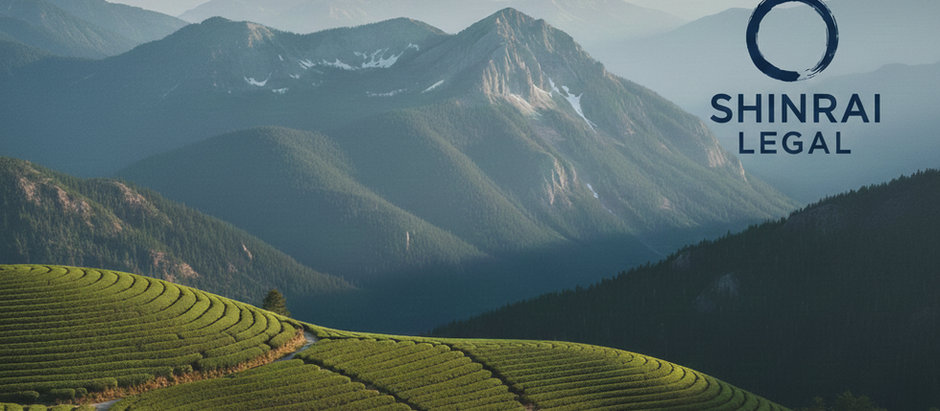 Berge mit Teelandschaft