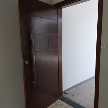 Porta do imóvel listado pela Verum Engenharia