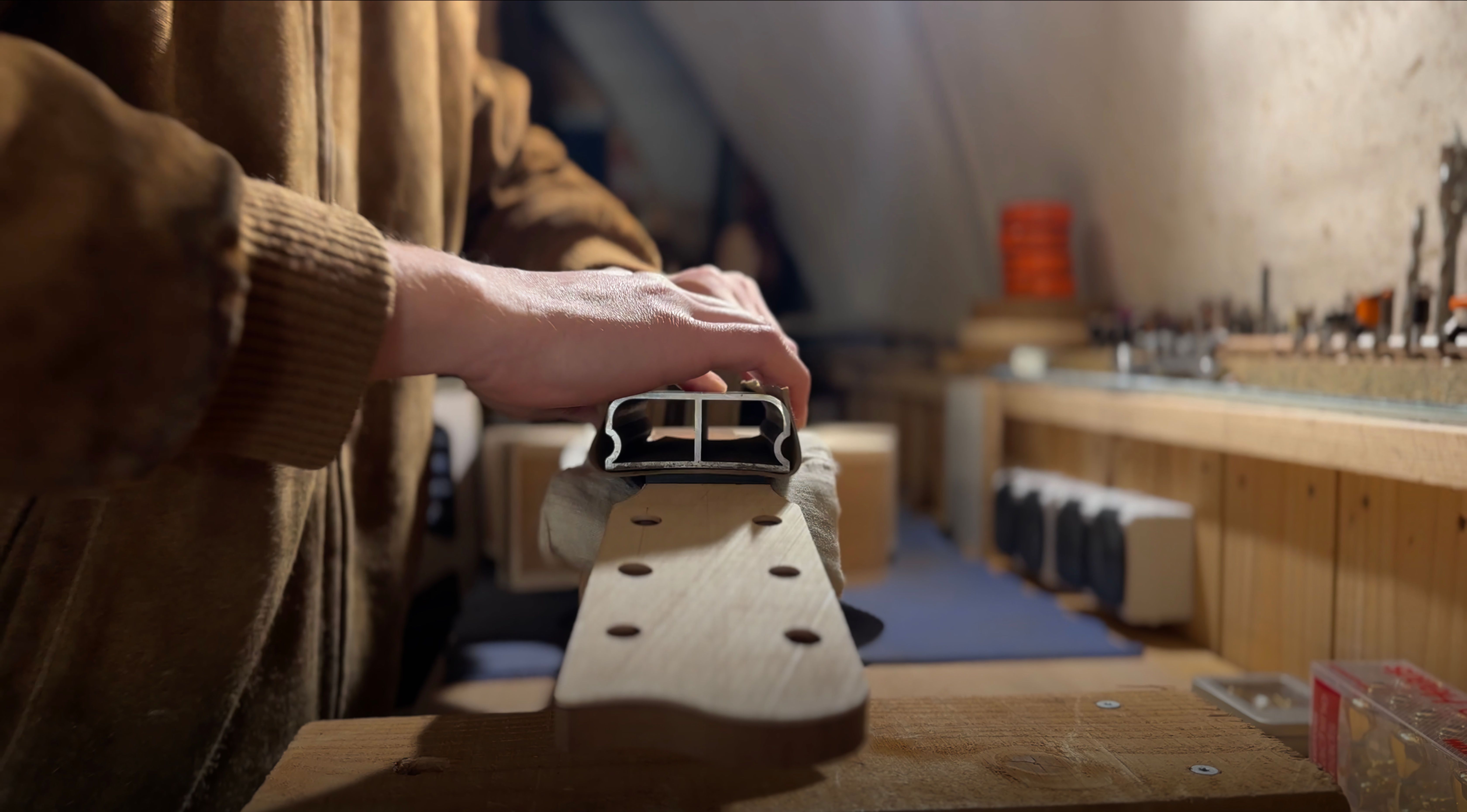Stage de lutherie avec le luthier français Julien Jalaguier. Fabriquer soi-même sa guitare