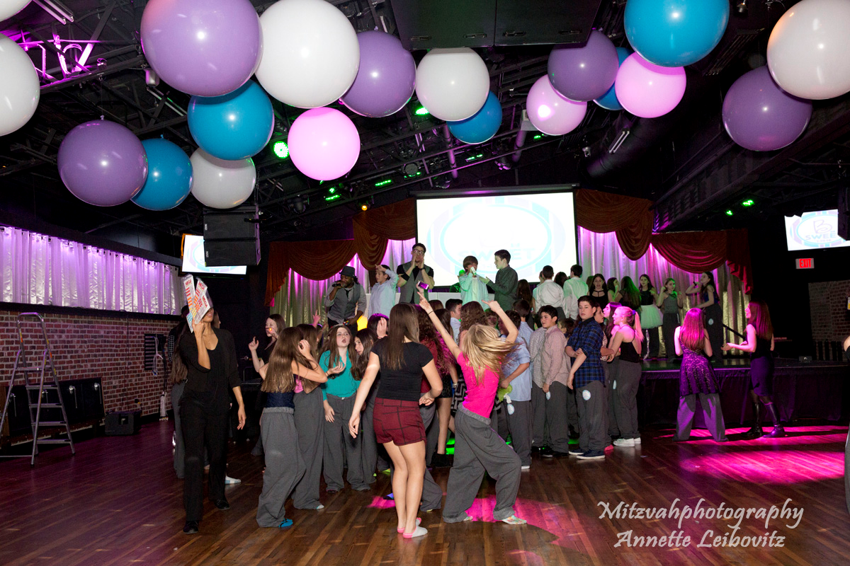 Balloon Ceiling Jumbo Latex Pastel Colors.png