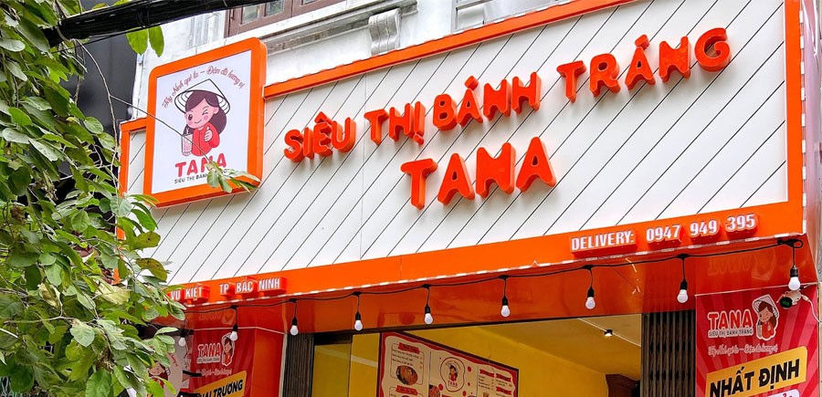 Bảng hiệu bánh tráng trộn nền trắng chữ đỏ nổi bật