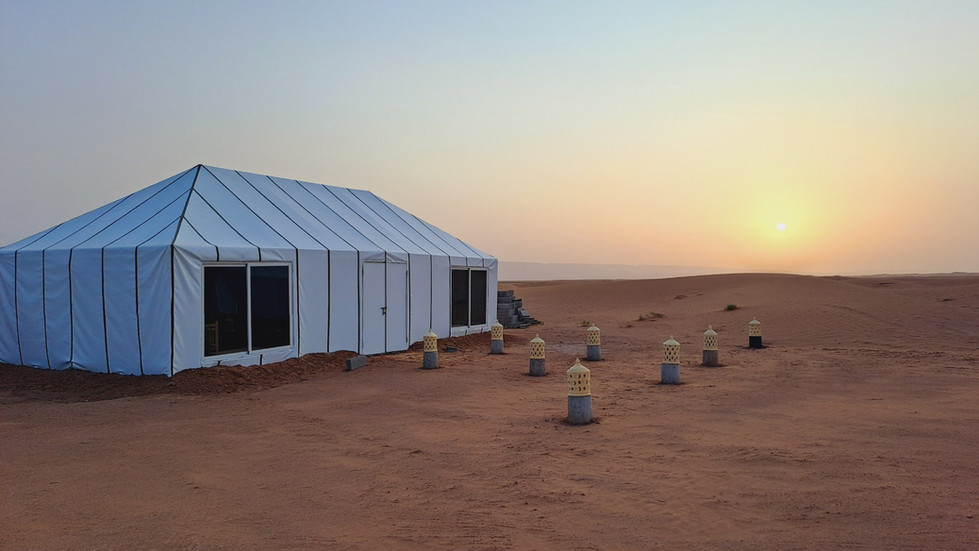 restaurant d'un bivouac dans le désert au maroc