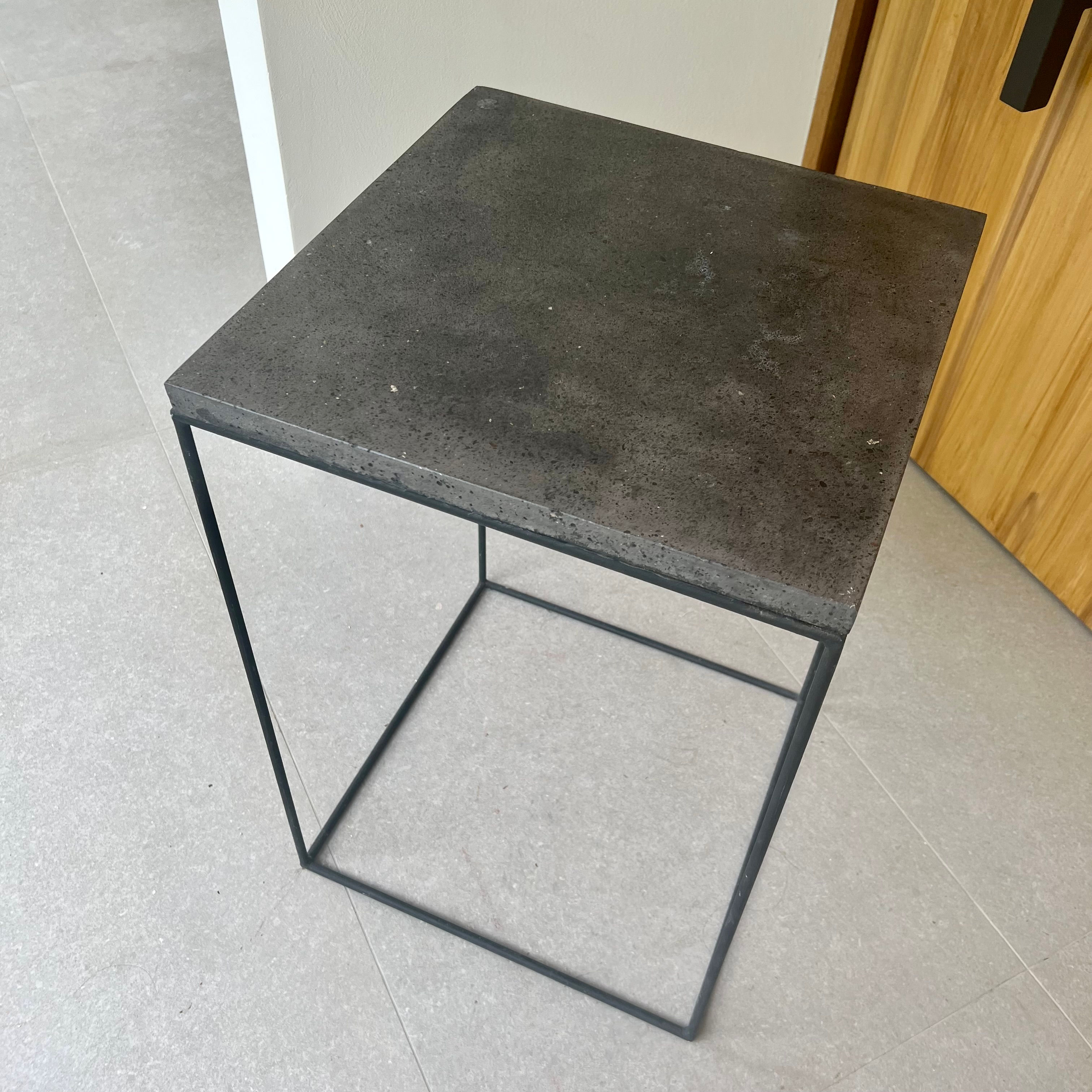 MESA AUXILIAR CUBO NEGRO