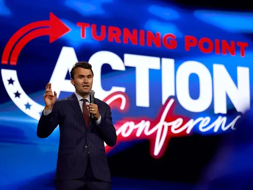 El asesinato de Charlie Kirk desata una ola de acción espiritual entre los estadounidenses, según informe.