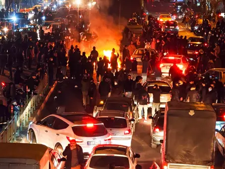 Los arrestos de cristianos casi se duplican en Irán, según un informe