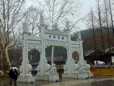 雨中栖霞寺