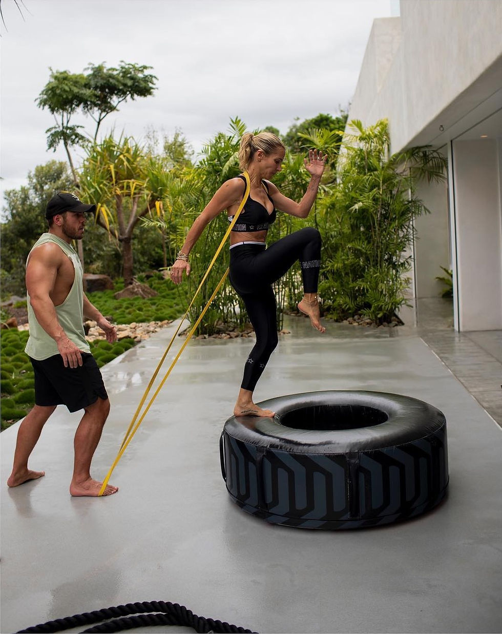 Elsa Pataky looking comfortable without compromising glamorElsa Pataky looking comfortable without compromising glamor