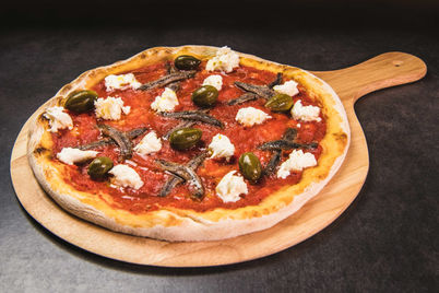 "Sabor y textura inigualables: nuestra pizza napoletana te transporta al corazón de Italia."