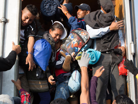 Caravana de migrantes hondureños-as es bloqueada y reprimida en Guatemala