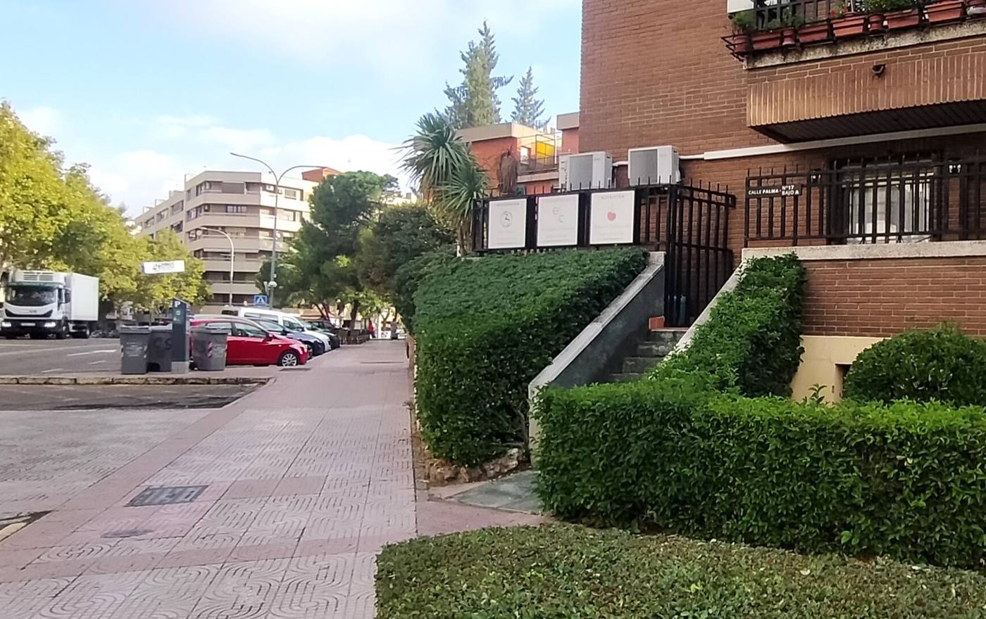 Entrada de la consulta de osteopatía en la calle Palma, 17, Ciudad Real