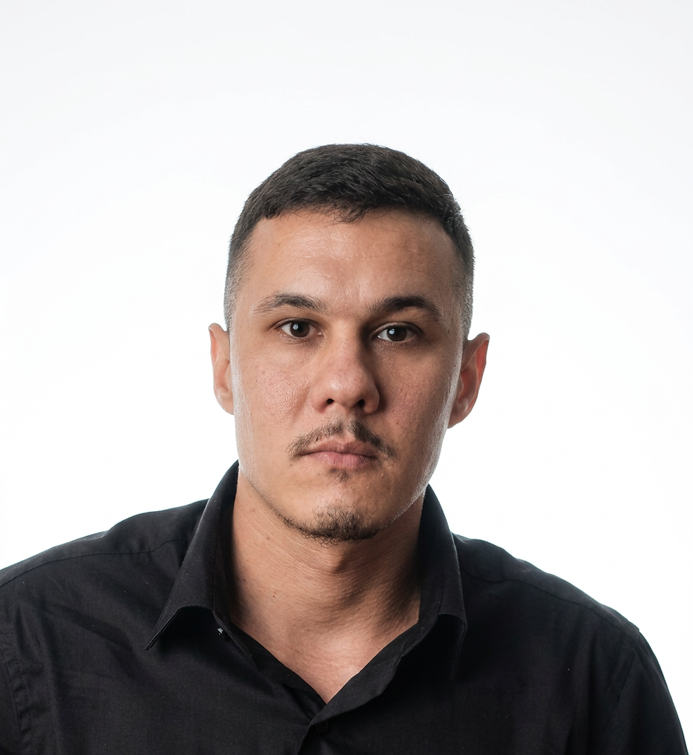 Retrato em close de Felipe Martini