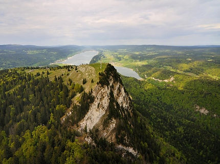 Sehr lohnenswerte Frühlingswanderung im Waadtländer-Jura (Vallée de Joux) auf den Dent de Vaulion