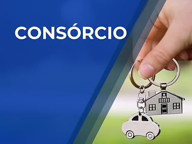 Mão segurando 2 chaveiros, sendo um deles um carro e o outro uma casa