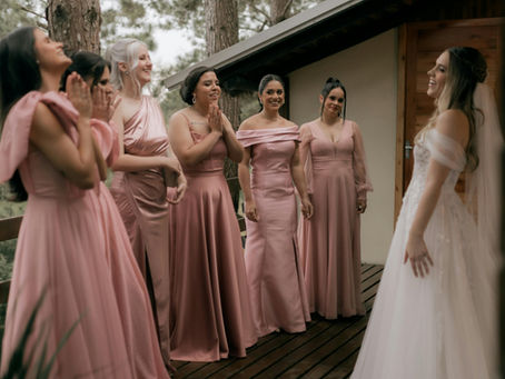 Choosing Bridesmaid Dresses That Complement Your Wedding Theme